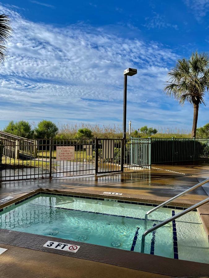 Oceanview Condo With Pool, Hot Tub, Balcony, Right On The Beach Myrtle Beach Exteriér fotografie